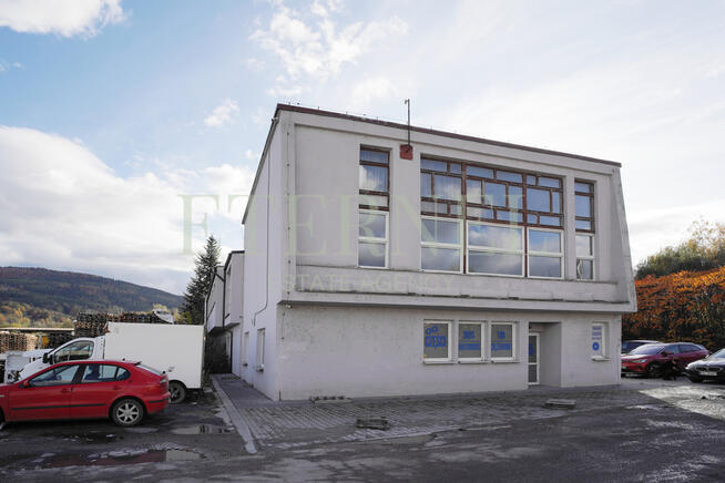 Plac 30 arów z biurowcem i garażami – Myślenice