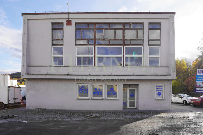 Plac 30 arów z biurowcem i garażami – Myślenice