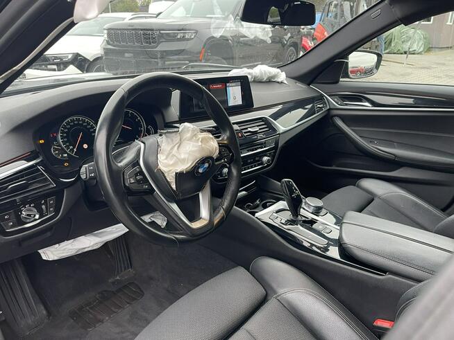 BMW 530 Sport Line XDrive Skóra Kamera Podgrzewanie Pamięć 265KM