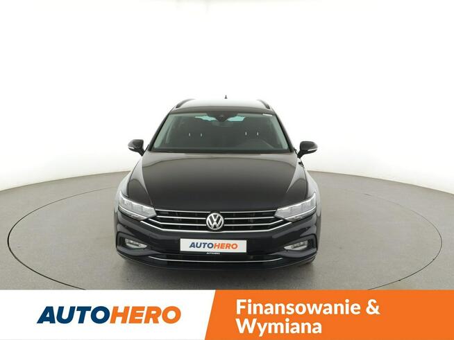 Volkswagen Passat DSG full LED navi klima auto (3 strefy) czujniki parkowania ACC