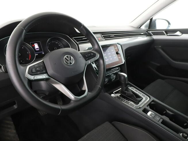Volkswagen Passat DSG full LED navi klima auto (3 strefy) czujniki parkowania ACC