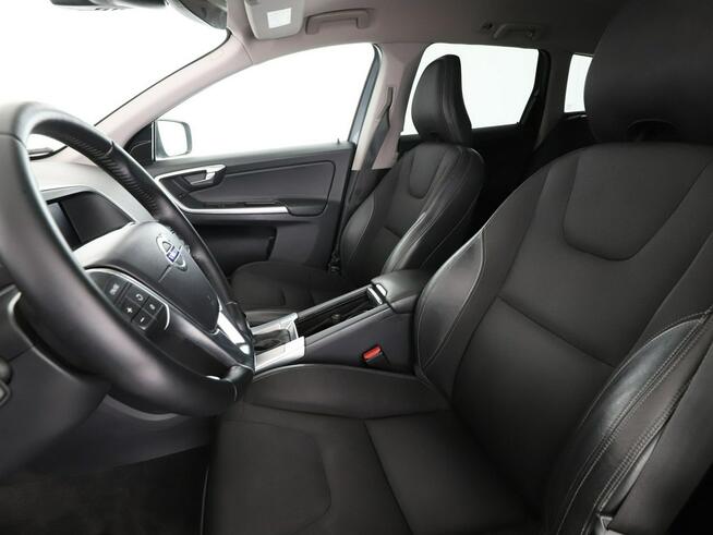 Volvo XC 60 2.0 D3 Automat Momentum Nawigacja Tempomat TFT Bi-Xenon Kamera PDC