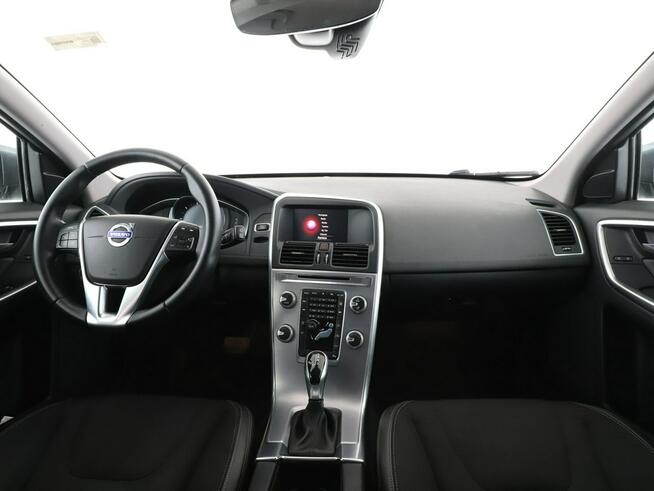 Volvo XC 60 2.0 D3 Automat Momentum Nawigacja Tempomat TFT Bi-Xenon Kamera PDC
