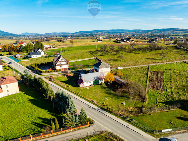 Działka budowlana z domem i budynkami gospodarczym