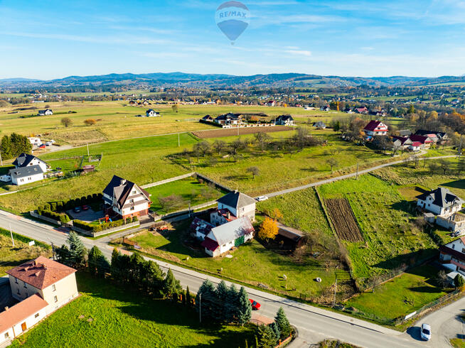 Działka budowlana z domem i budynkami gospodarczym