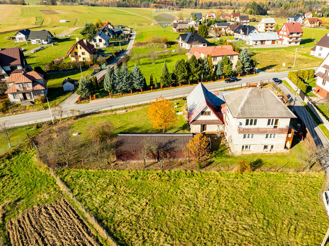 Działka budowlana z domem i budynkami gospodarczym