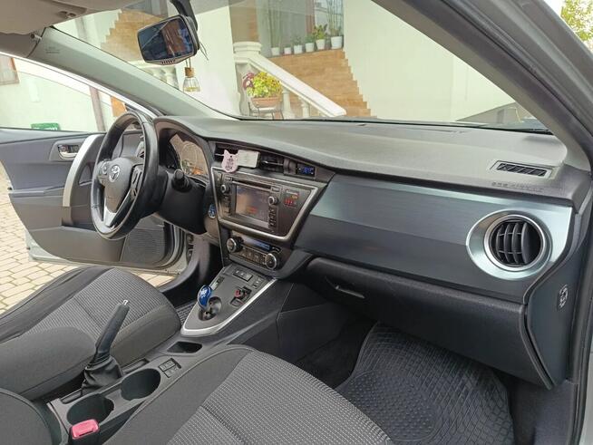 Pielęgnacja aut, polerowanie reflektorów