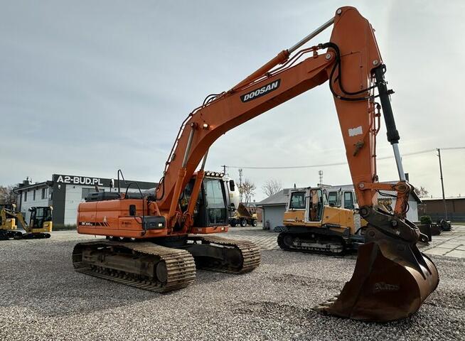 KOPARKA GĄSIENICOWA MARKI DOOSAN DX300LC-3
