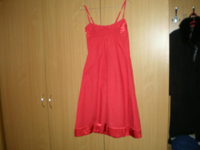 Sprzedam sukienkę letnią na podszewce.