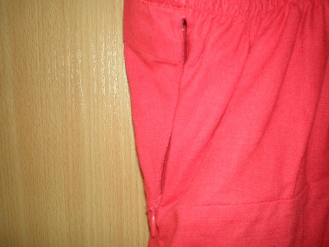 Sprzedam sukienkę letnią na podszewce.