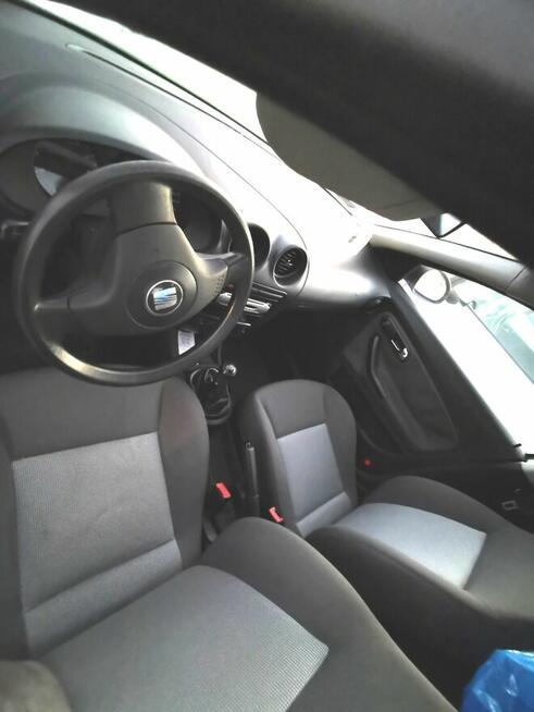 Sprzedam tanio Seata.