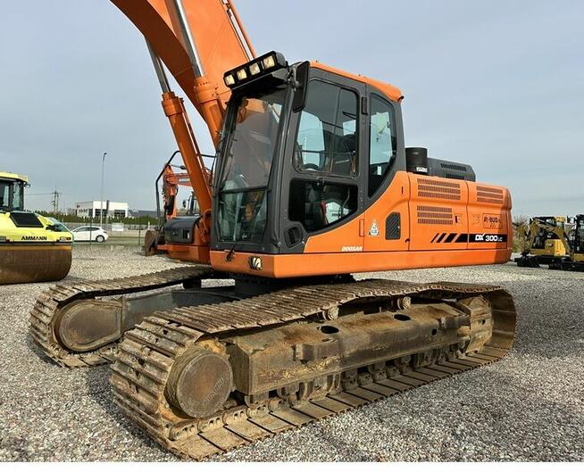 KOPARKA GĄSIENICOWA MARKI DOOSAN DX300LC-3