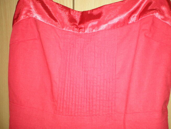 Sprzedam sukienkę letnią na podszewce.