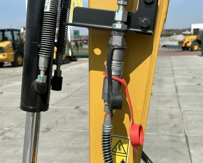 FABRYCZNIE NOWA MINIKOPARKA CATERPILLAR 302 CR
