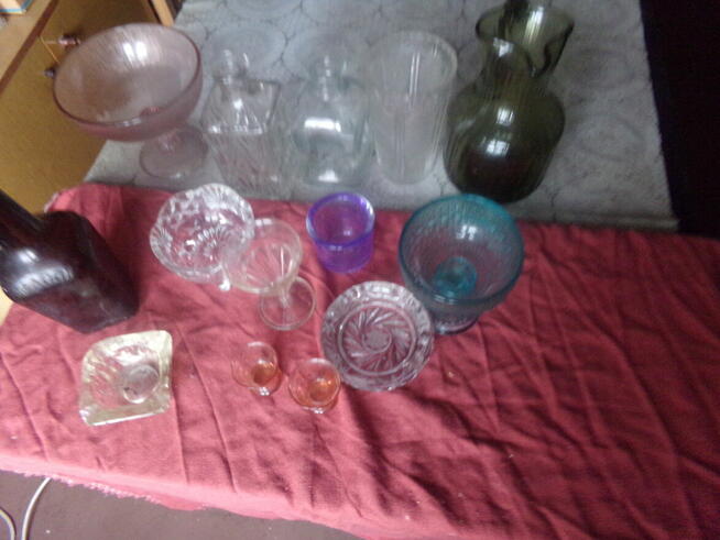 stare szklanki i karafki