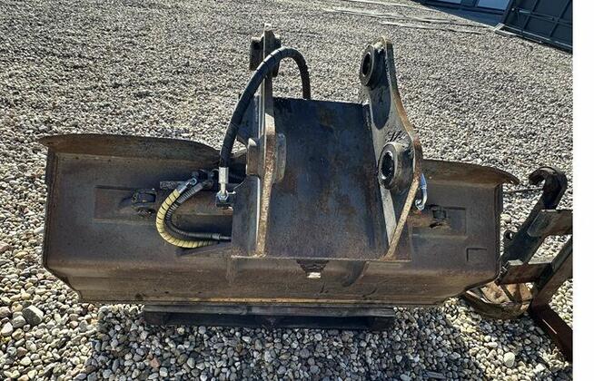 UŻYWANA ŁYŻKA SKARPOWA HYDRAULICZNIE UCHYLNA Komatsu PW160-7