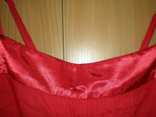 Sprzedam sukienkę letnią na podszewce.