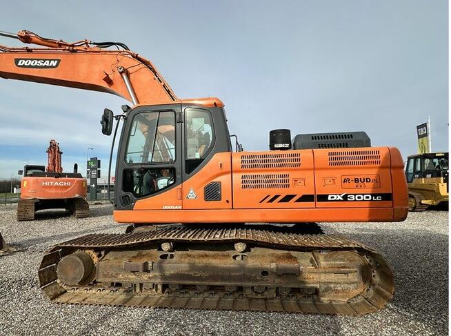 KOPARKA GĄSIENICOWA MARKI DOOSAN DX300LC-3