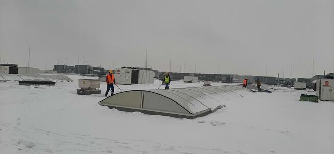 Odśnieżanie dachów płaskich.