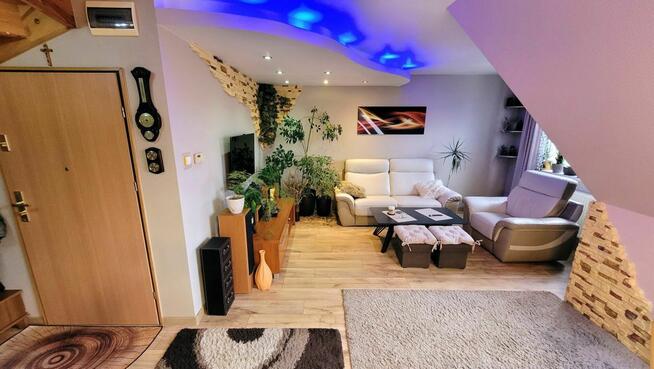 2-poziomowe z ogródkiem i miejscem postojowym w szeregówce