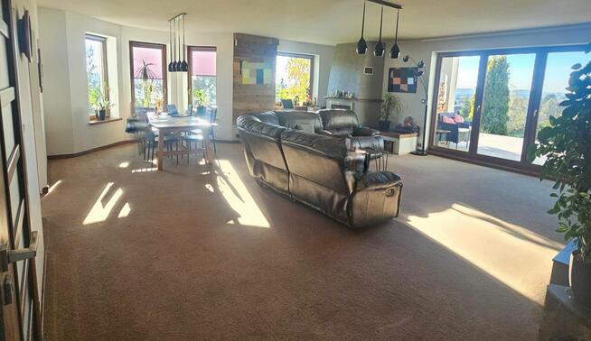 Komfortowy dom na wzgórzu z dużą działką!