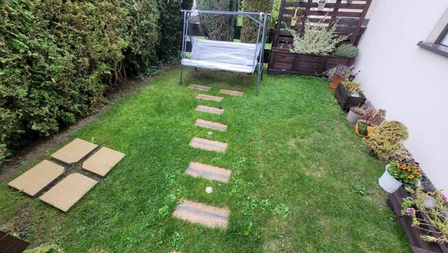 2-poziomowe z ogródkiem i miejscem postojowym w szeregówce