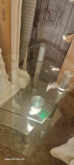 Szklany stolik pod TV