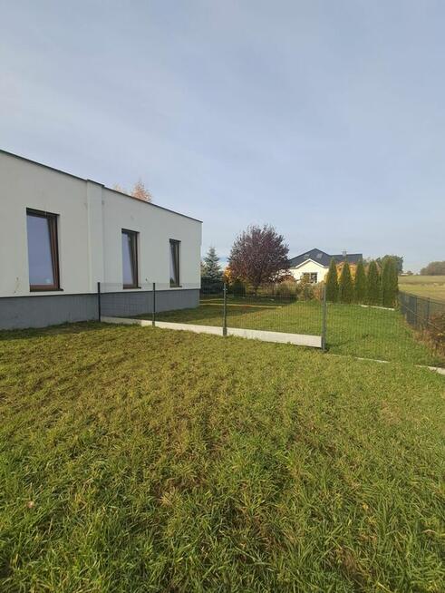 Nowoczesny dom w zabudowie bliźniaczej – 91 m², Chełmce