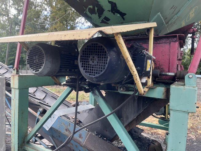 SYNDYK SPRZEDA KRUSZARKĘ WALCOWĄ STACJONARNĄ DO WĘGLA