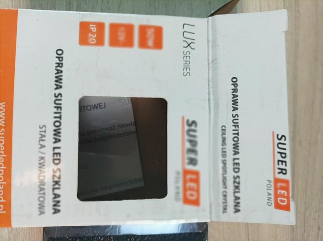 Halogeny z oprawą w czarnym szkle