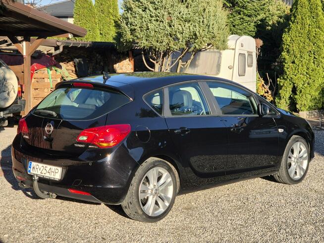 Opel Astra 2010r, 1.4T 140KM. Przebieg 151tyś km,
