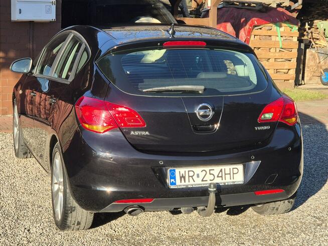 Opel Astra 2010r, 1.4T 140KM. Przebieg 151tyś km,