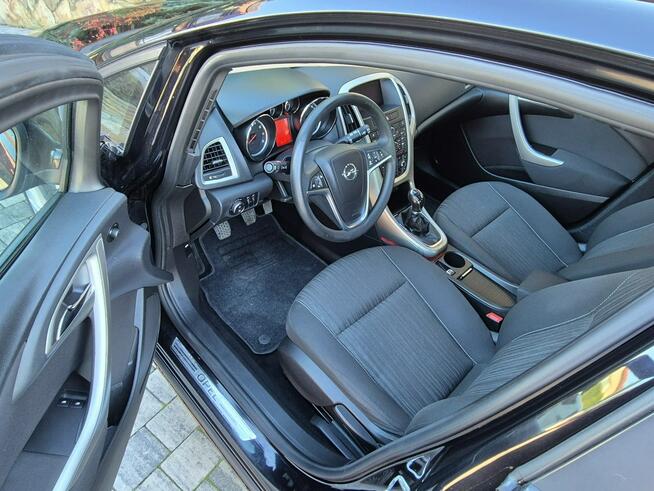 Opel Astra 2010r, 1.4T 140KM. Przebieg 151tyś km,