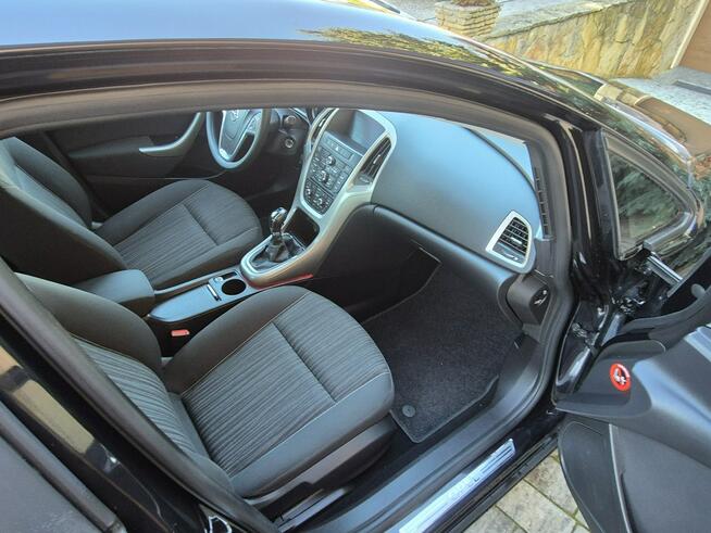 Opel Astra 2010r, 1.4T 140KM. Przebieg 151tyś km,