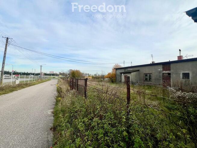 Działka z budynkami w świetnej lokalizacji