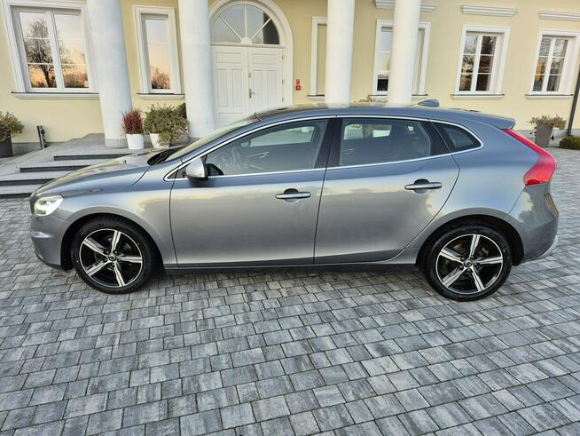 Volvo V40 2.0D2 R-DESIGN navi full led chromy Nowe opony