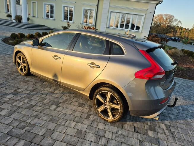 Volvo V40 2.0D2 R-DESIGN navi full led chromy Nowe opony