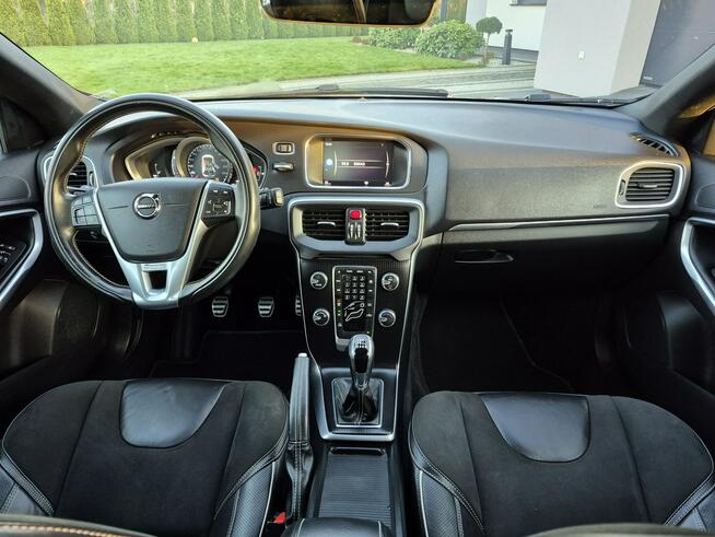 Volvo V40 2.0D2 R-DESIGN navi full led chromy Nowe opony