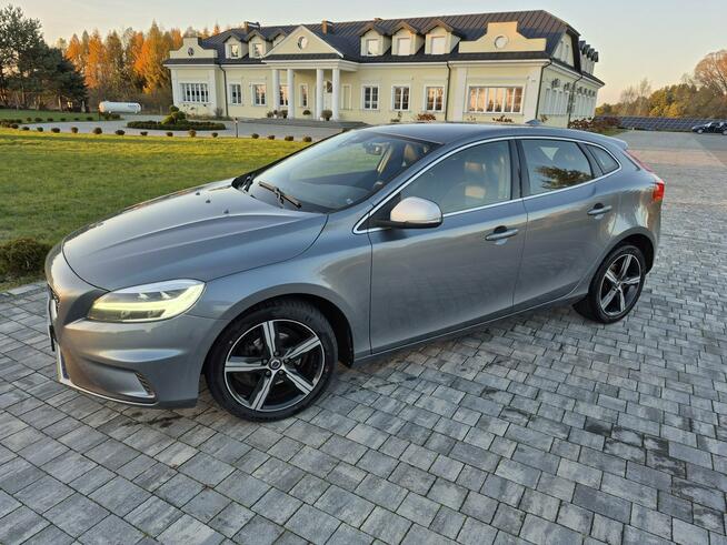 Volvo V40 2.0D2 R-DESIGN navi full led chromy Nowe opony