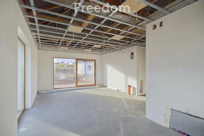 Parterowy dom w stanie deweloperskim