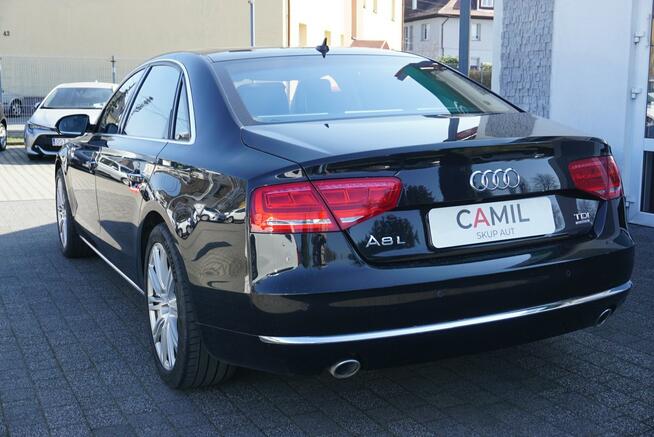 Audi A8 Long w pełnej opcji ociekającej luksusem,