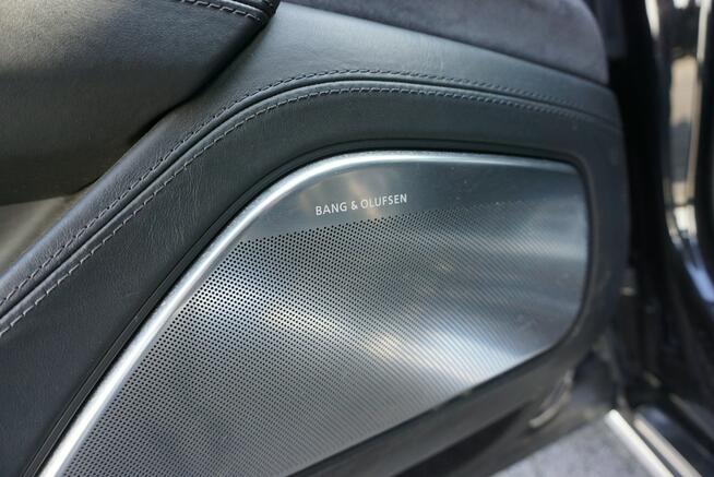 Audi A8 Long w pełnej opcji ociekającej luksusem,