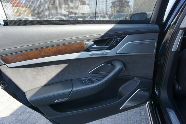 Audi A8 Long w pełnej opcji ociekającej luksusem,