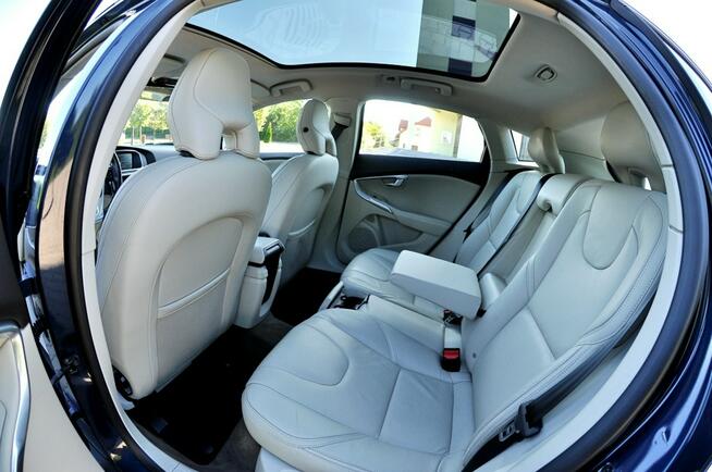 Volvo V40 Cross Country D2 Cross Country Led Skóra Kamera Panorama Navi Parktronik