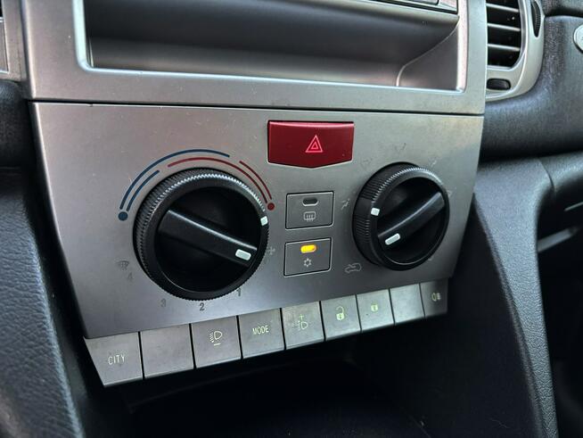 Lancia Ypsilon 1.4 87km CZUJNIKI klima BEZWYPADEK serwis 2010