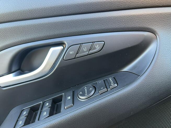Hyundai i30 mHEV Klimatronik Podgrzewanie skórza Panorama Kamera LED