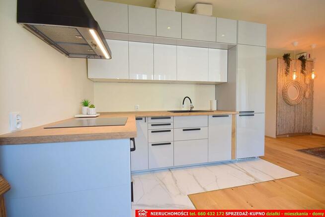 Prestiżowe mieszkanie, wyskoki standard, 2 balkony.