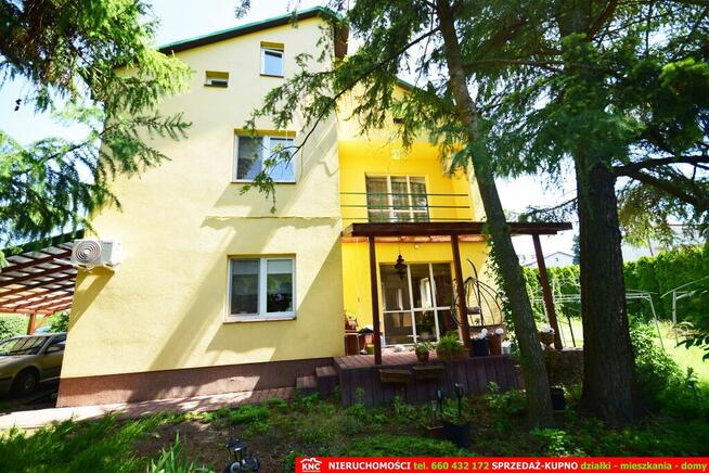 Zadbany dom do zamieszkania, ładna działka.