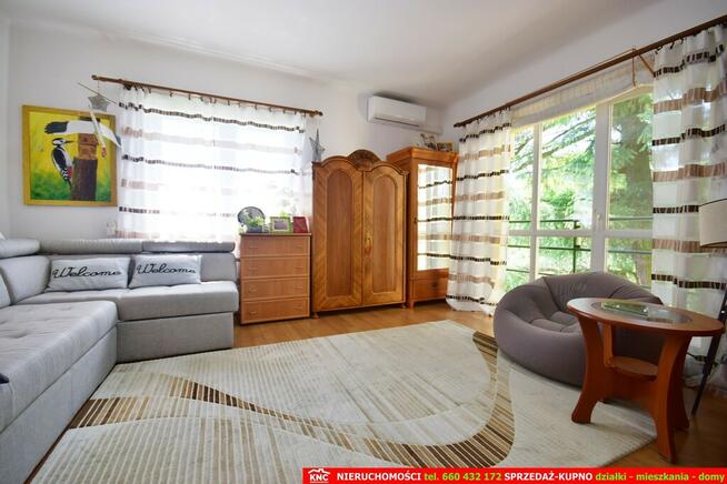 Zadbany dom do zamieszkania, ładna działka.