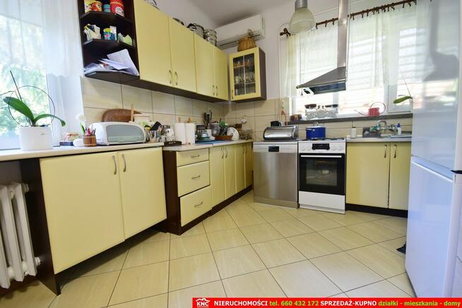 Zadbany dom do zamieszkania, ładna działka.